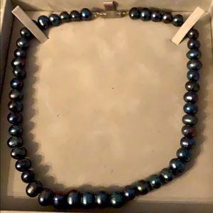 Blue pearl necklace